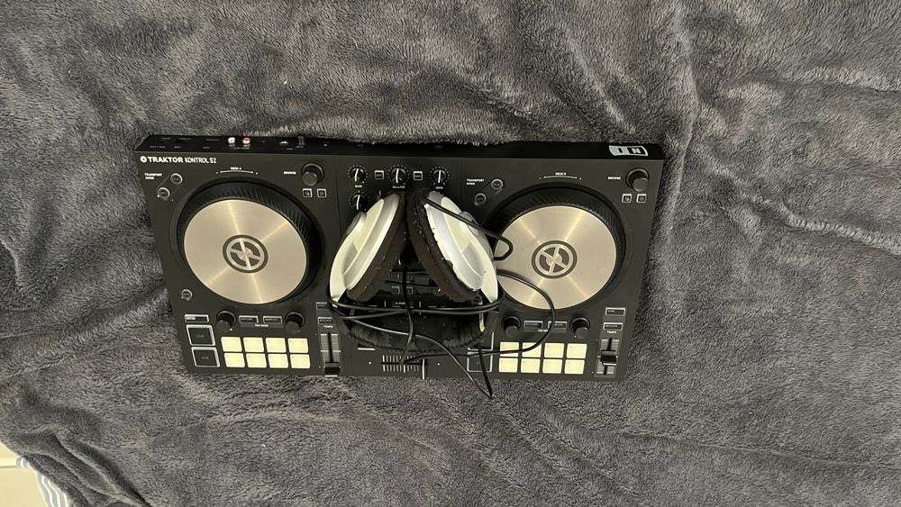 Dj Конзола Traktor MK3 S2, слушалки и лаптоп