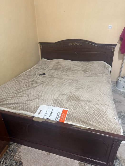 Кровать б/у в нормальном состояние