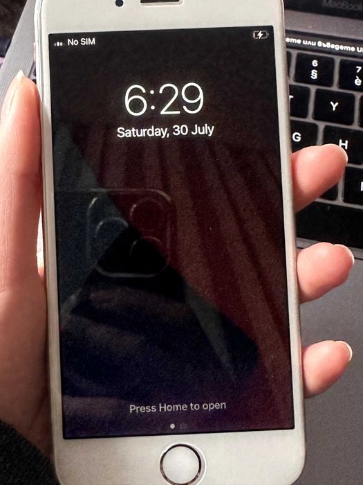 Това е iPhone 6S rosegold 64gb ползван нова батерия на 100% отключен