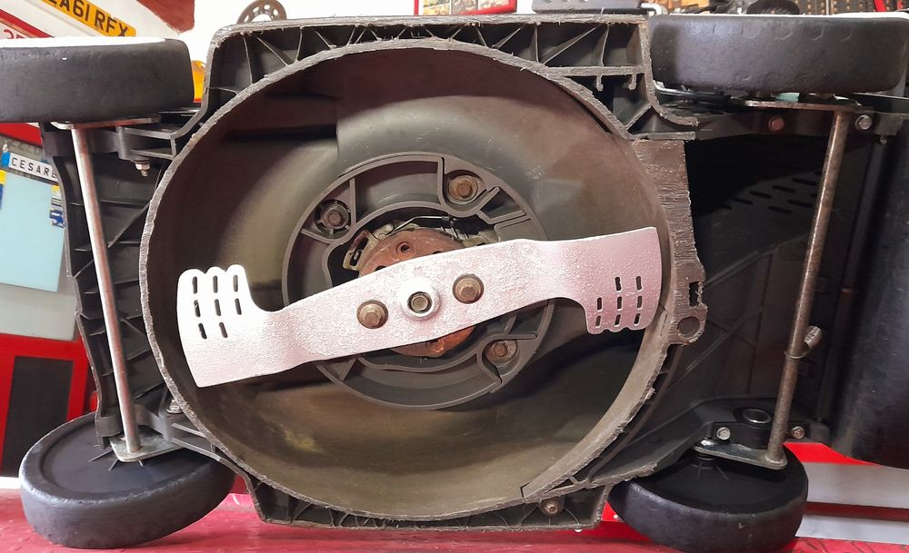 Masina tuns iarba Semi-profesională Honda HRX 426 43CM 4HP 4TIMPI