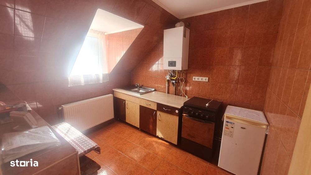 Apartament 3 camere la casă zona Trei Stejari