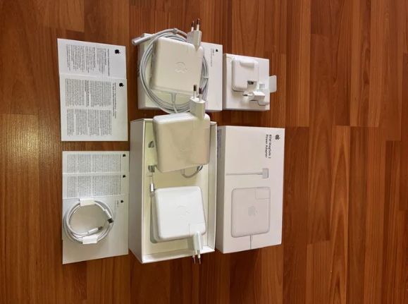 от MacBook - зарядка, блок питания