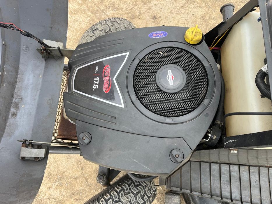 Tractoras gazon motor B&S 17,5 cai