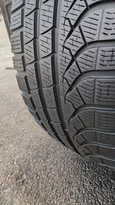 2бр. зимни гуми 245/40/18 Pirelli P Zero Winter 
dot23