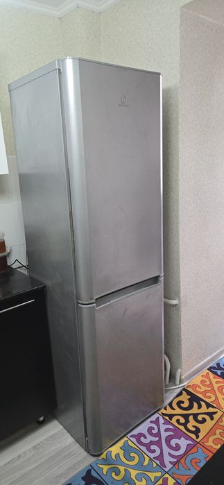 Холодильник Indesit