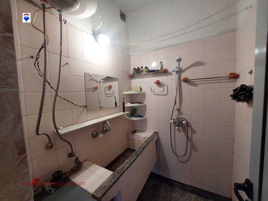 Продава се Тристаен апартамент в Русе, Център - 90 кв.м за 819 €/кв.м - Снимка #11