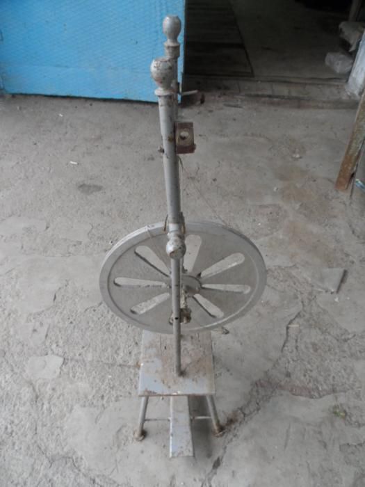 Прялка ножная металлическая