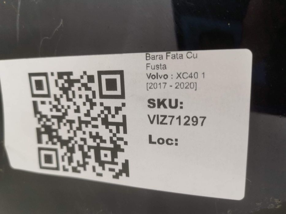 Волво XC40 / Volvo XC40 [Предна броня с юбка оригинална в добро състоя