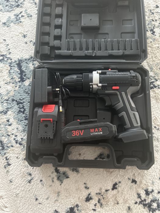 Шуруповерт с 2 батареями