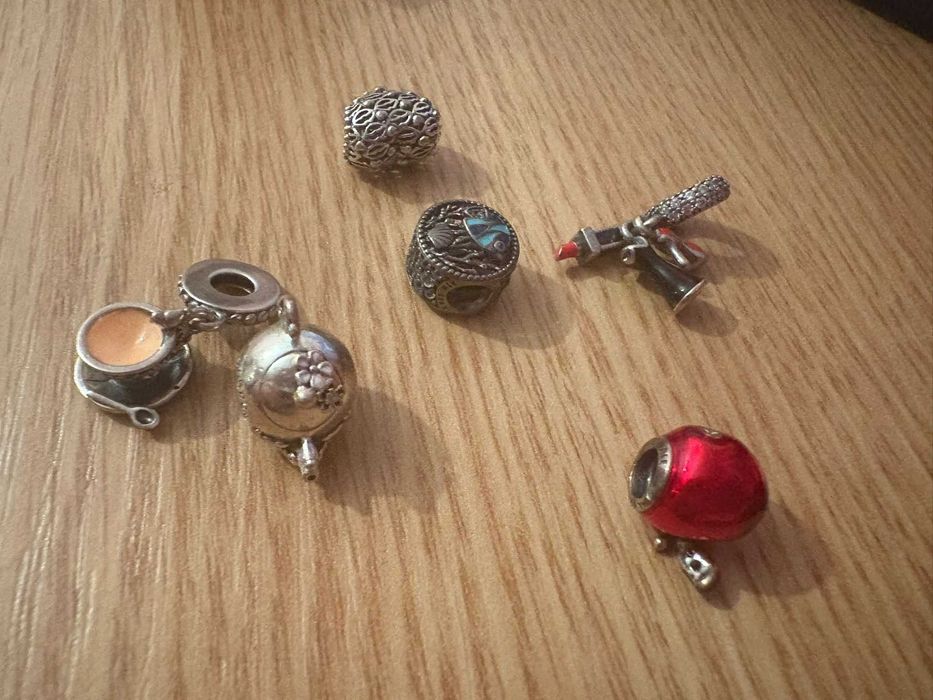 Vand talismane Pandora