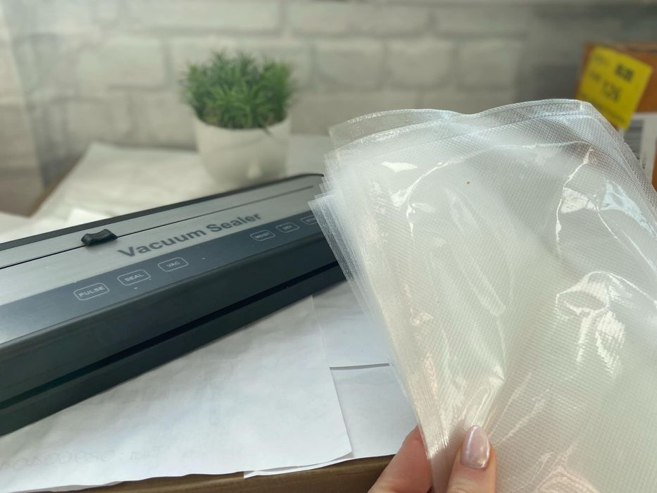 Машина за Вакуумиране и запечатване на храна + комплект вакуумни торби