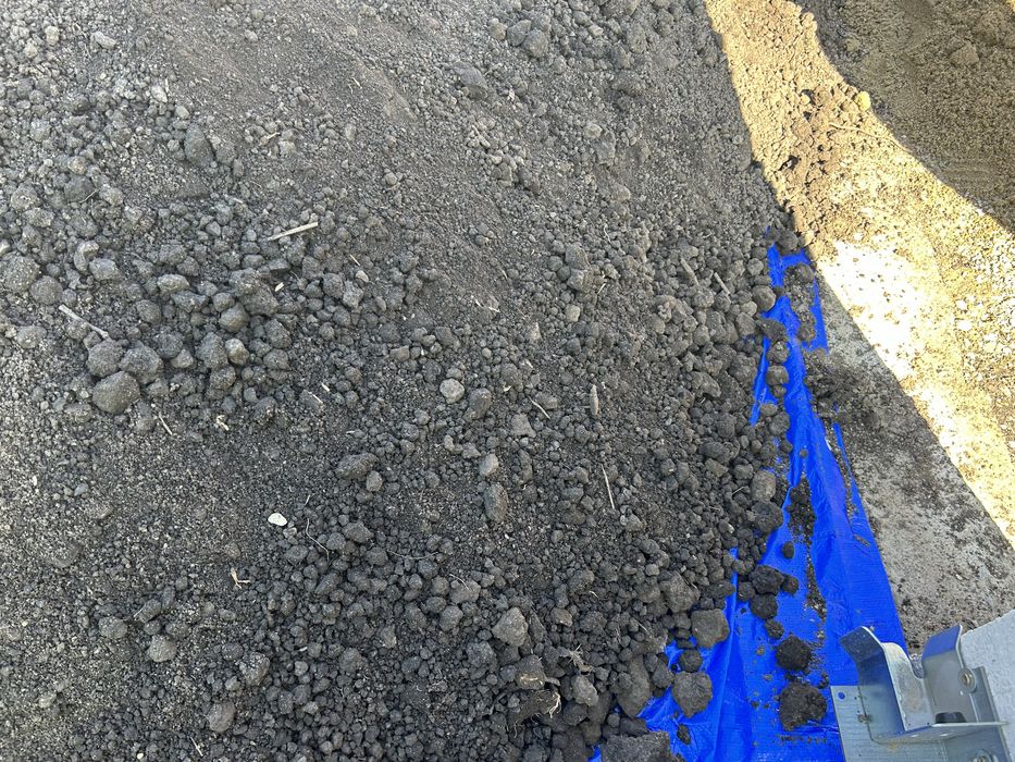 Pamant negru vegetal 3 sau 12 mc descarcare greifer