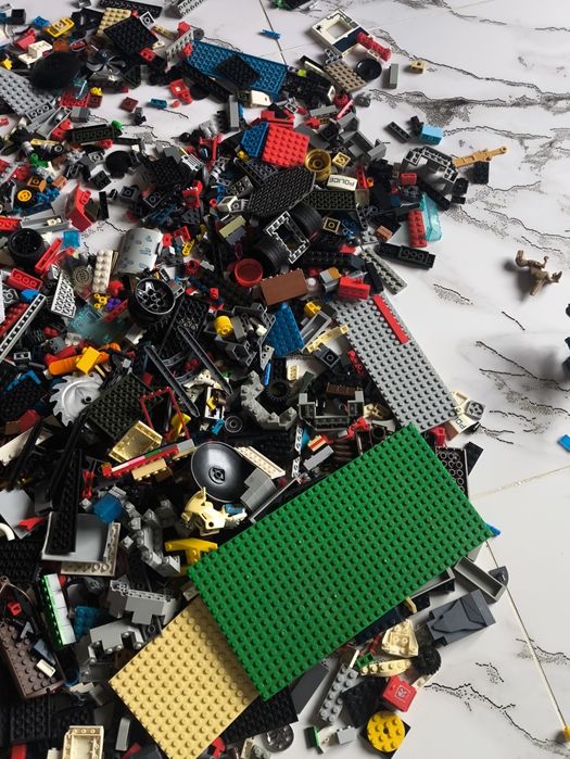 Продам лего достаточно много