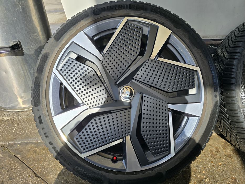 Оригинални джанти и гуми 5x112 8.5/9J 57.1мм от Skoda Enyaq VRS Coupe