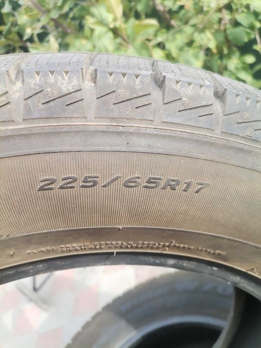 Продаются зимние шины, резина R17