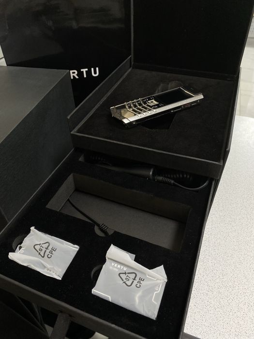 Продам Телефон VERTU