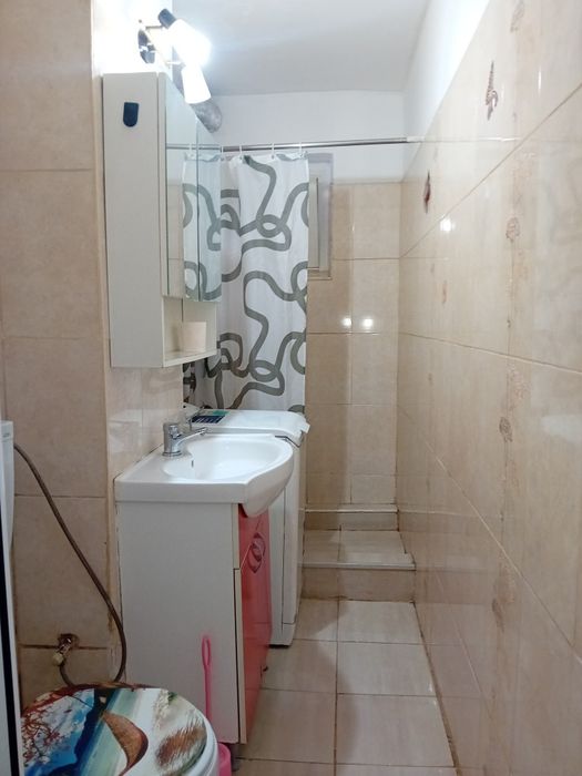 De  închiriat apartament 2 camere 220 e