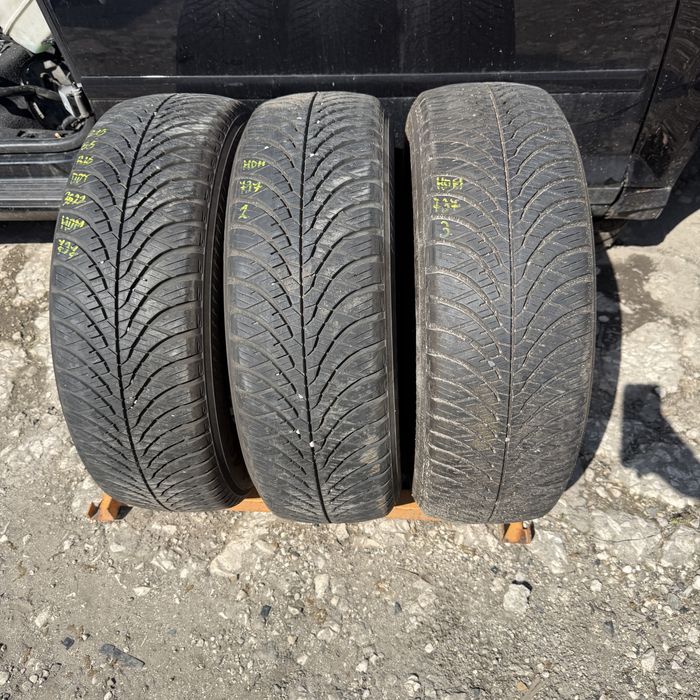 3 броя зимни гуми Yokohama 215/65 R16 Dot 3622 ном737