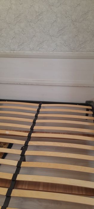 Продам кровать с матрасом