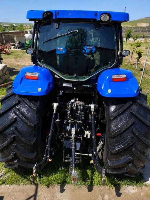 Yaxshi holatda New Holland T7060 traktor sotiladi.