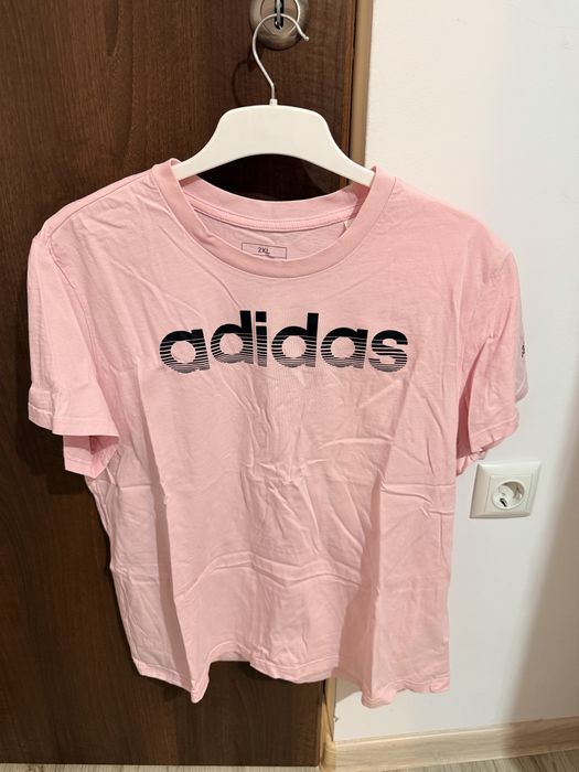 Тениска Adidas.