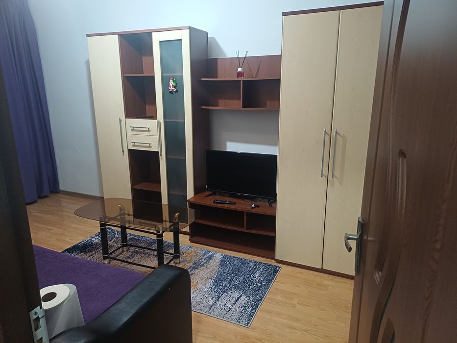 Închiriez garsonieră
