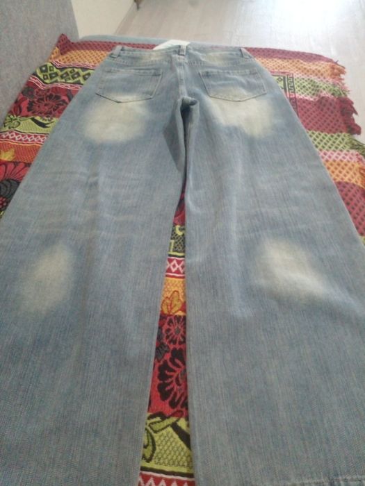 Продам джинсы новые