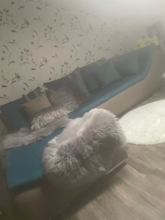 Canapea imitaie cu catifea , albastru cu imitatie maro