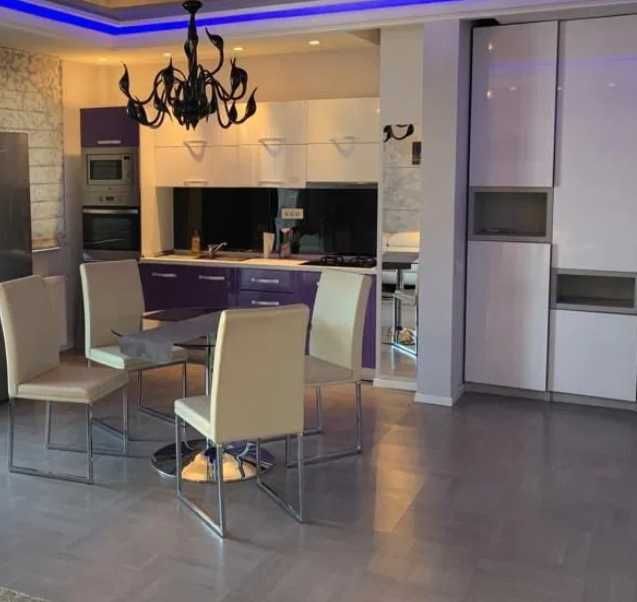 Продава се Тристаен апартамент в Бургас, Лазур - 81 кв.м за 1089 €/кв.м - Снимка #3