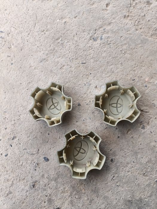 Колпаки три штуки