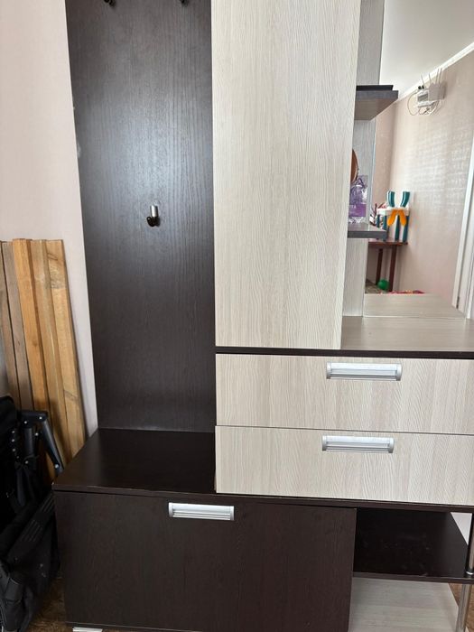 Прихожая, шкаф, тумбочка
