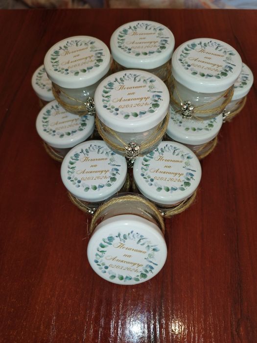 Ароматни свещички или мед в бурканче