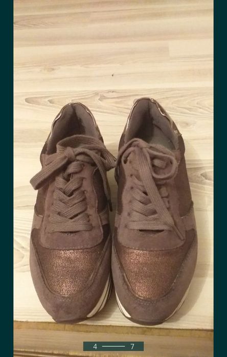 Adidași cu talpă înaltă