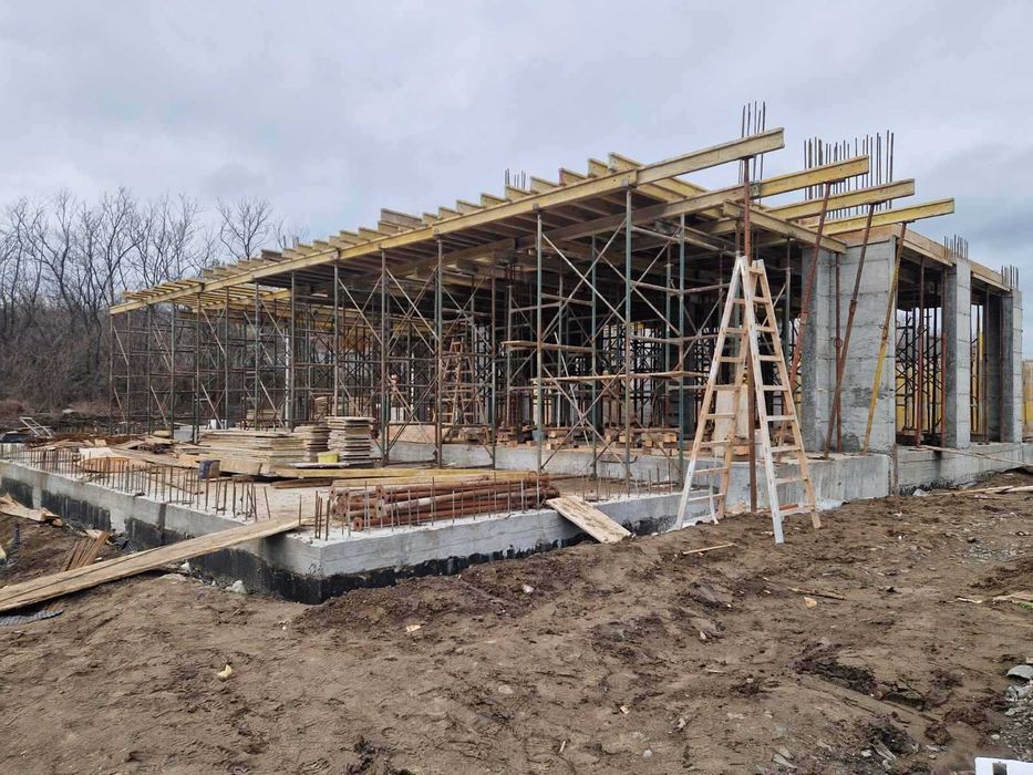 Продавам два двустайни апартамента в кв. Ветрен до Болница Дева Мария