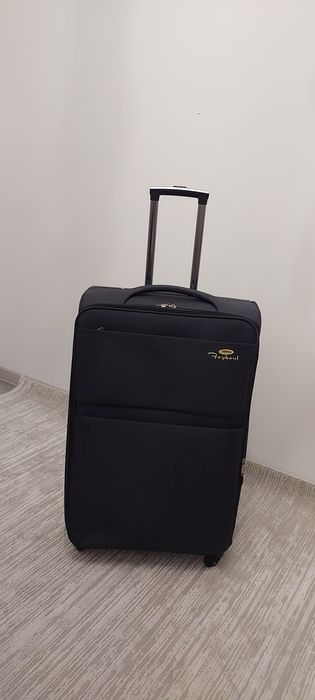 Чемодан большой серого цвета