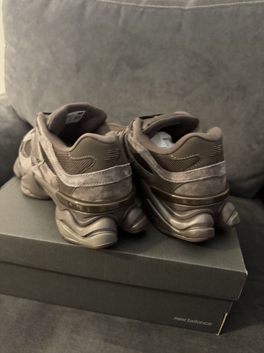 Adidasi New Balance 9060 maro