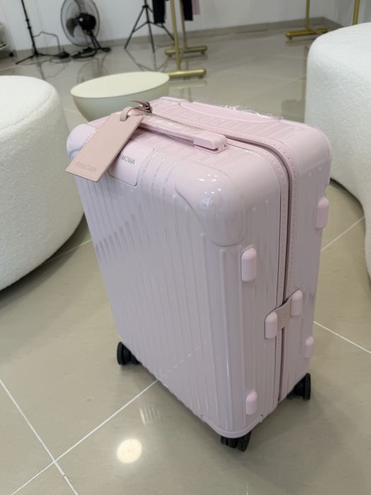 Продам чемодан маленький Rimowa pink