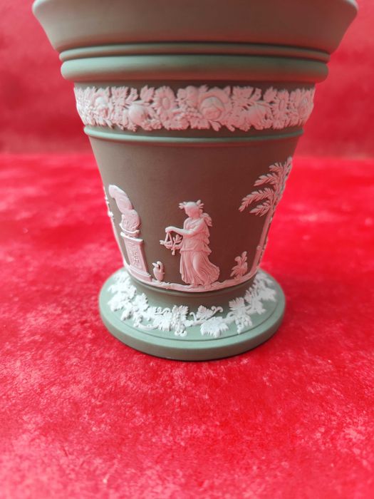 vaza din portelan wedgwood