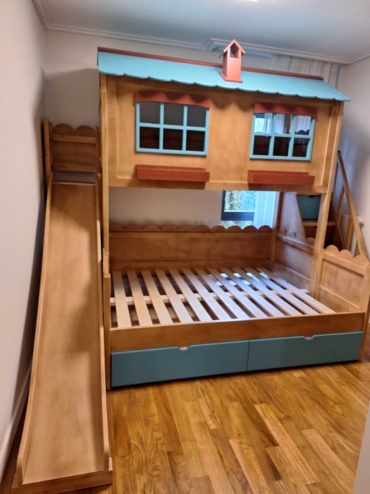 TRANSPORT GRATUIT.Pat tip casuta cu tobogan. Cod 2811