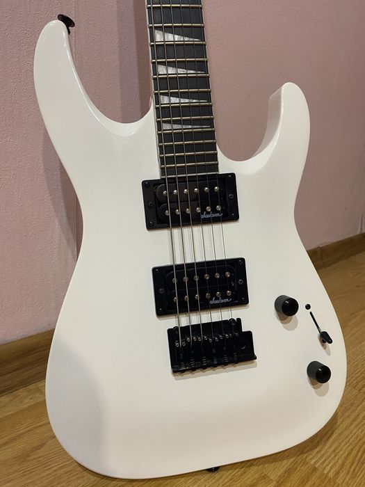Продам электрогитару  jackson js22 dinky Snow White