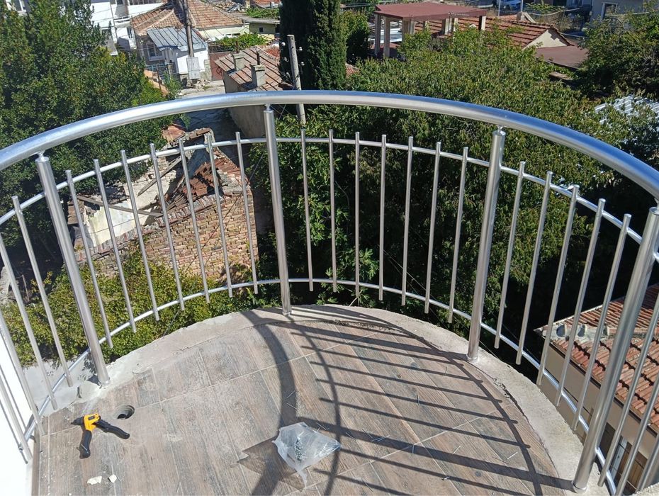 Алуминиеви и стъклени парапети – изработка и монтаж | Високо качество