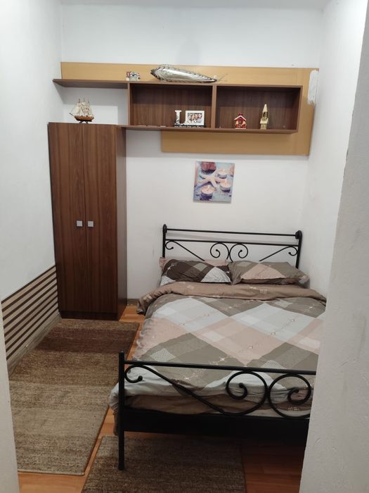 Apartament 3 camere curte comună