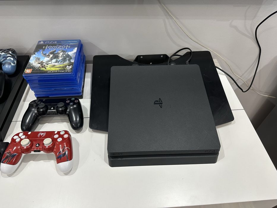 Продаю Playstation 4 Slim+игры