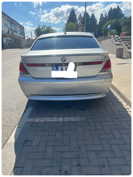 Автомобил BMW 745