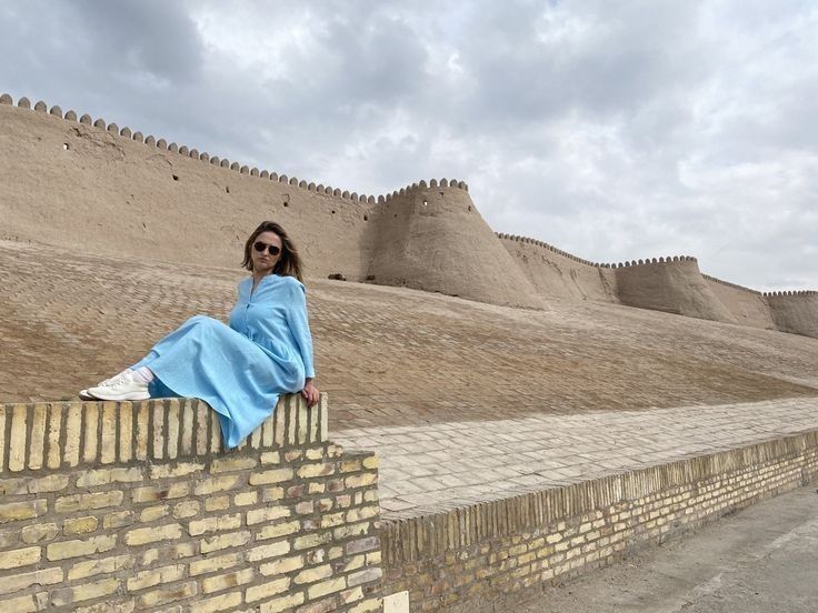 Гид фотограф экскурсии с запечатлением в кадр фотоаппарата фото-туры