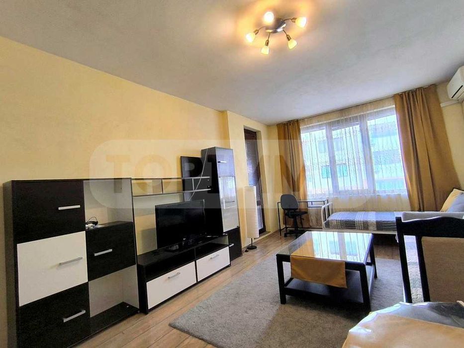 Дава се под наем Двустаен апартамент в Варна, Левски - 70 кв.м за 614 € - Снимка #1