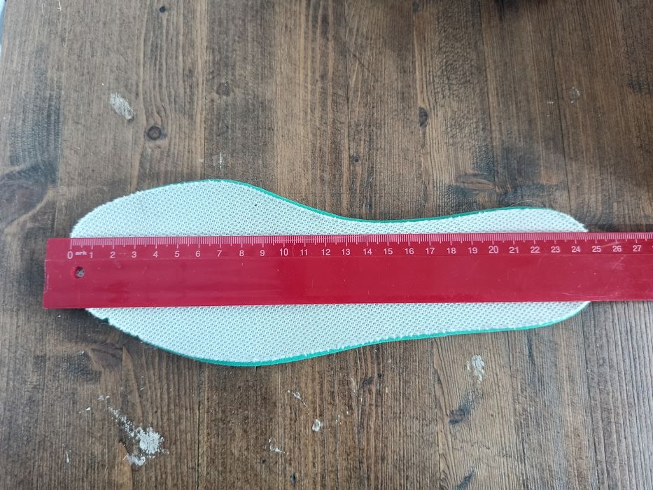 Продам кроссовки б/у xtep