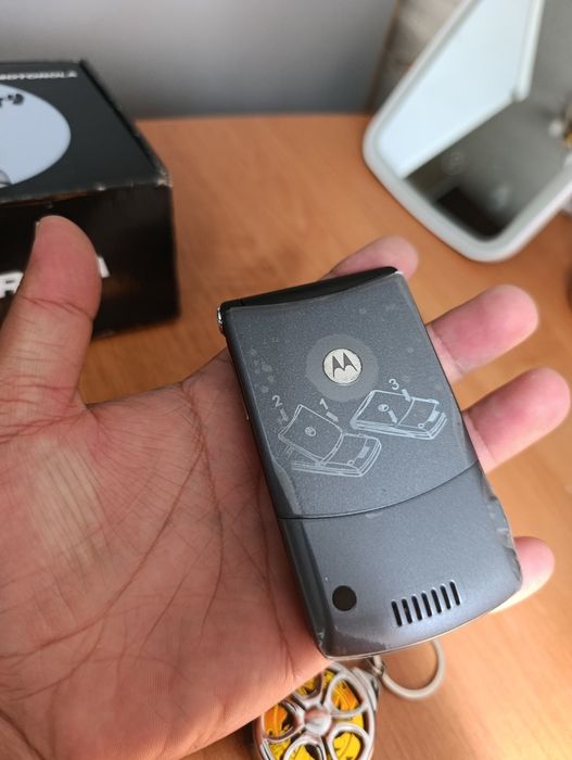 Motorola V3 ретро телефон