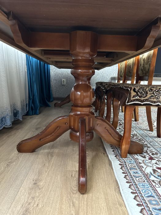 Стол со стульями из натурального дерева