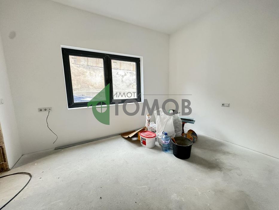 Продава се Тристаен апартамент в Шумен, 5-ти полк - 84 кв.м за 1155 €/кв.м - Снимка #2